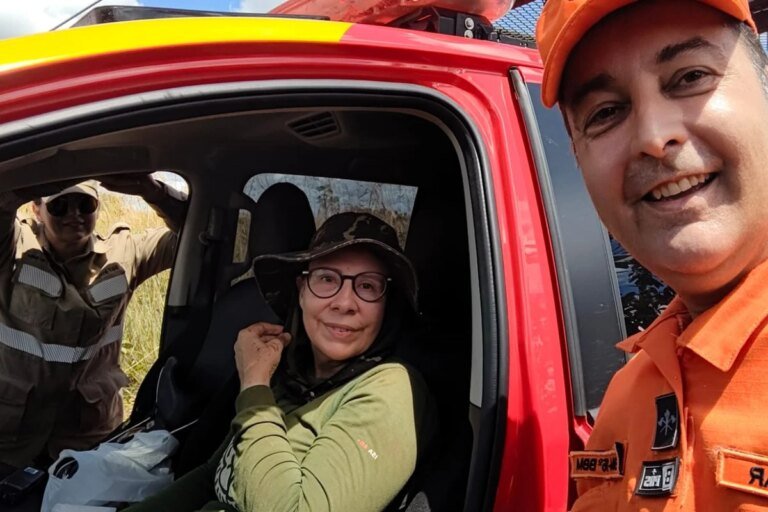 Veja fotos do resgate da professora que ficou 17h perdida em mata