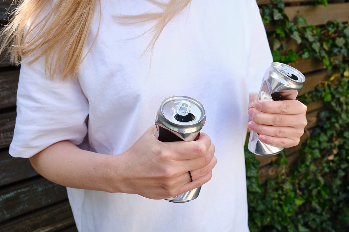 álcool pode piorar calorões, sono e alterações de humor