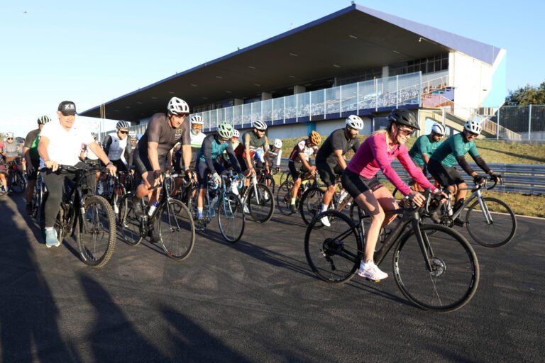 Autódromo de Brasília abre pista para ciclistas após mais de uma década de espera