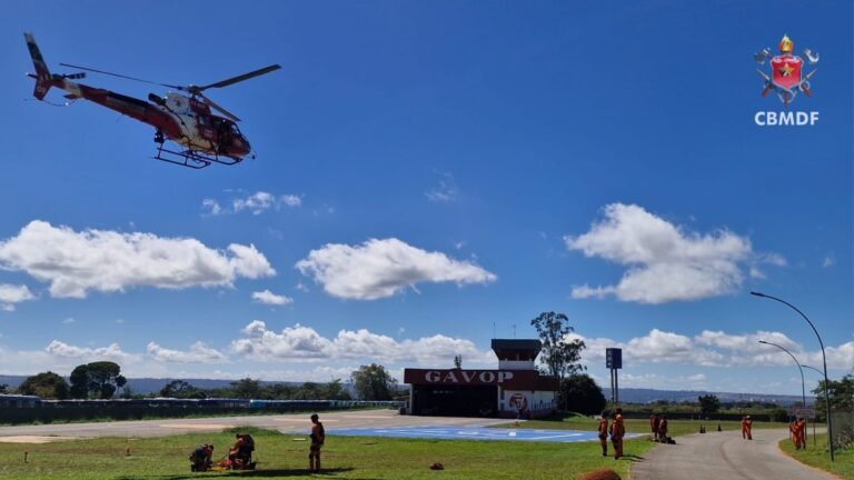 Bombeiros do DF intensificam treinos aéreos com simulações de resgate em áreas de difícil acesso