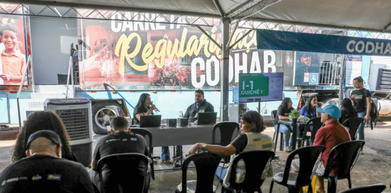 Carreta do GDF facilita acesso à escritura para moradores do Riacho Fundo II