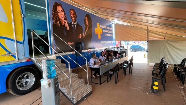 Carreta itinerante do GDF aproxima oportunidades de trabalho da população da 26 de Setembro
