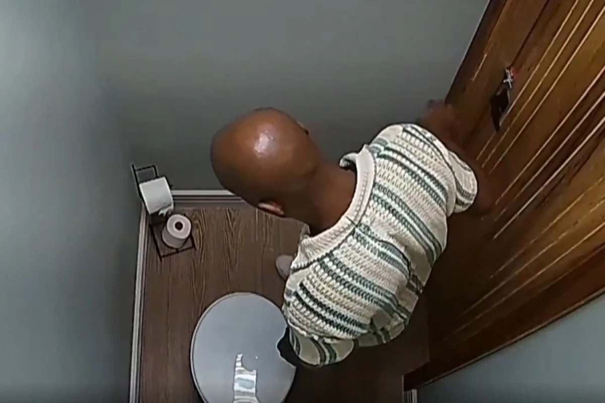 Casa do Patrão expõe participante urinando e gera polêmica na web
