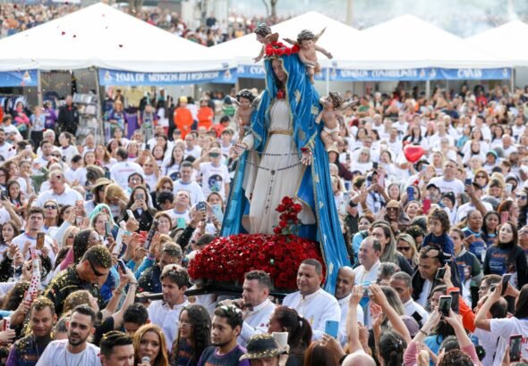 Celebração de Pentecostes reúne milhares de fiéis no Taguaparque e reforça tradição de fé