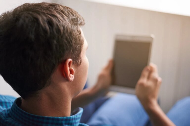 Como o consumo de pornografia na adolescência impacta a saúde mental?