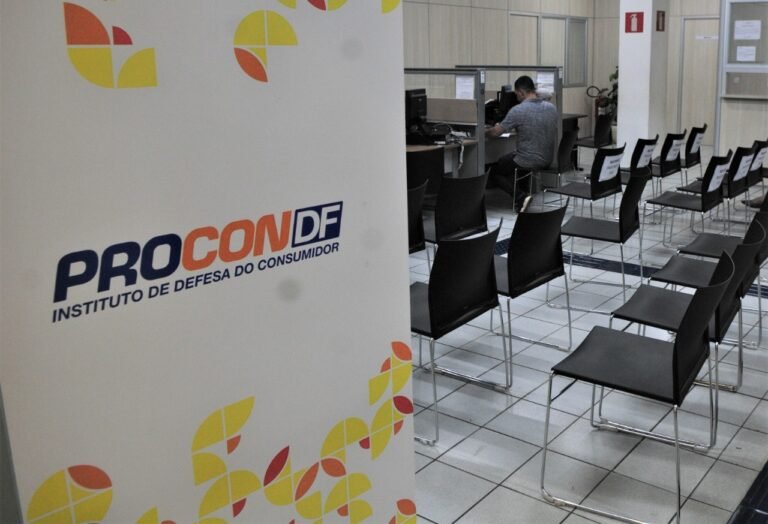 Consumidores reclamam de falta de sinal e operadoras recebem multa no DF