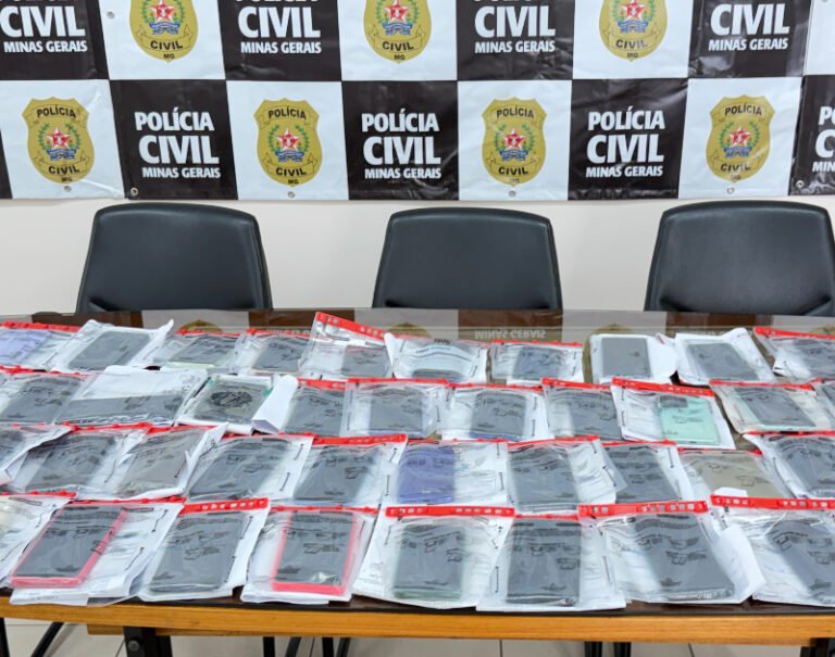 Mais de 400 celulares recuperados pela Polícia Civil de MG aguardam a retirada pelos donos