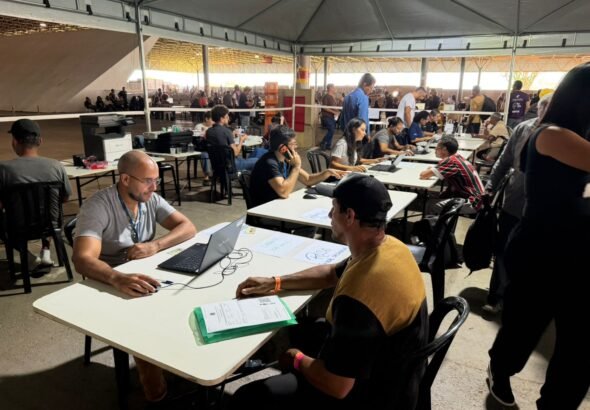 Mutirão no DF leva serviços essenciais e atende 250 pessoas em situação de rua