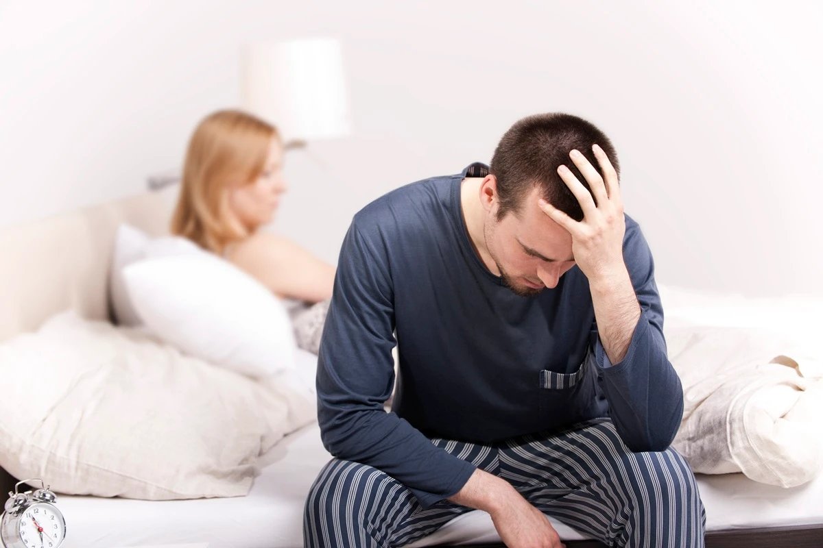 Por que homens perdem a ereção na hora do sexo?