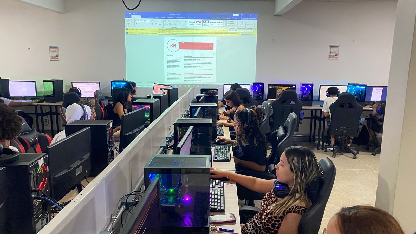 Projeto de inclusão digital amplia perspectivas profissionais para juventude do DF