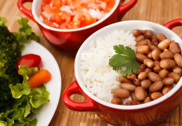 Ração do governo? A ciência prova por que arroz com feijão é saudável