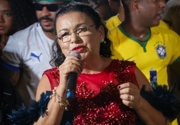 Como Mainha do Brega largou a costura e virou fenômeno da música romântica