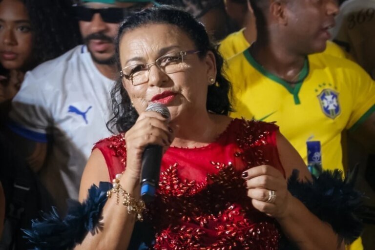 Como Mainha do Brega largou a costura e virou fenômeno da música romântica