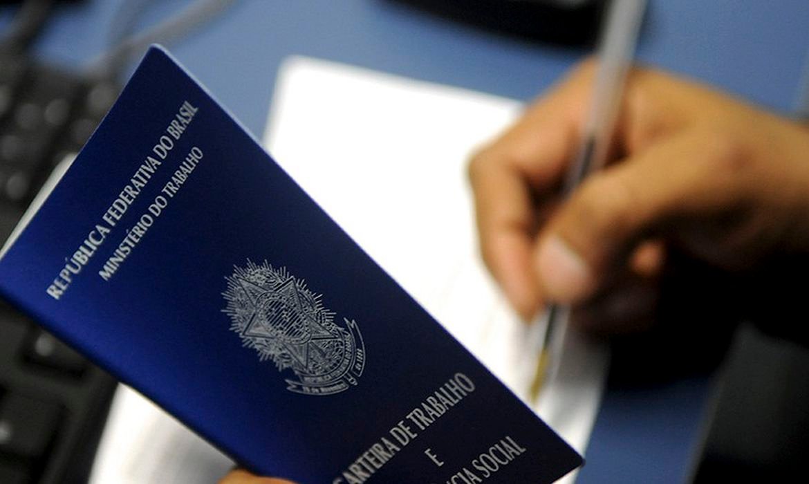 Empregos em alta: DF abre mais de mil vagas nesta terça com salários de até R$ 3,5 mil