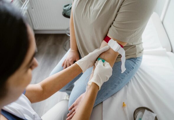 Exame de sangue pode detectar câncer em fase inicial, diz estudo