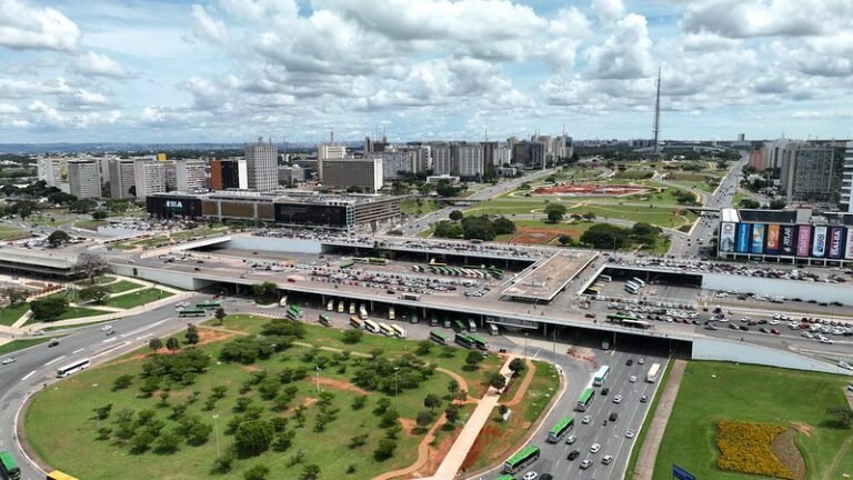Governo apresenta projetos para fortalecer circulação de ciclistas na Rodoviária do Plano Piloto
