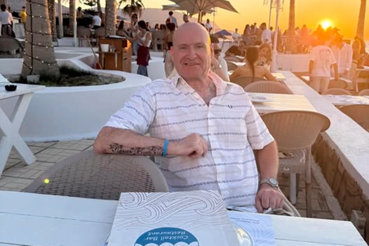Homem tem Parkinson confundido com excesso de chá. Entenda